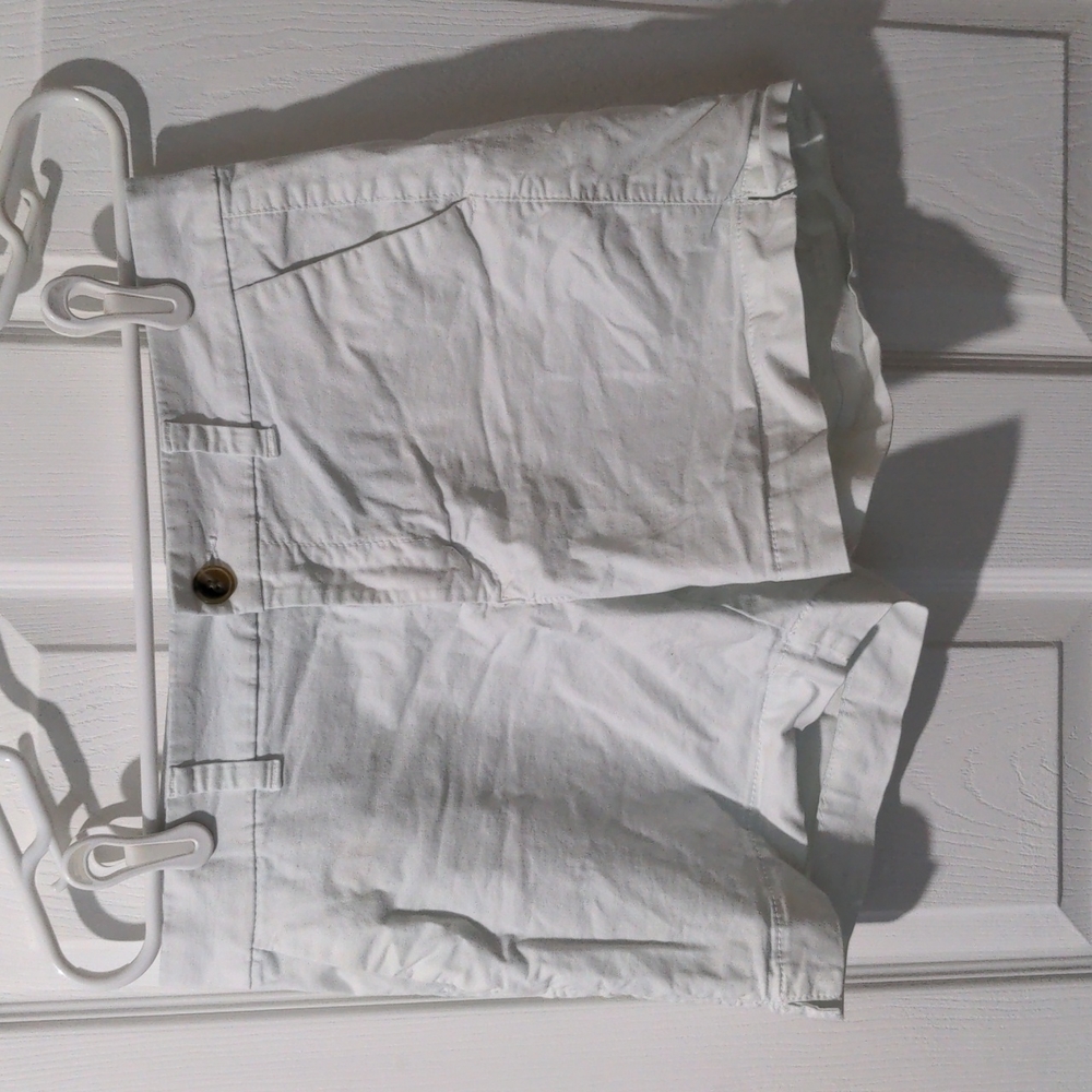 White Old Navy Everyday Shorts Size 4